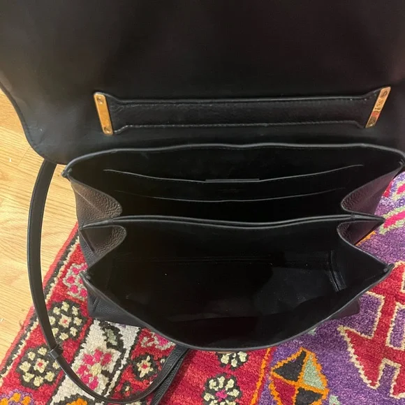 Ferragamo Margot pebbled black leather bag. Top handle or cross body strap. - Picture 3 of 7